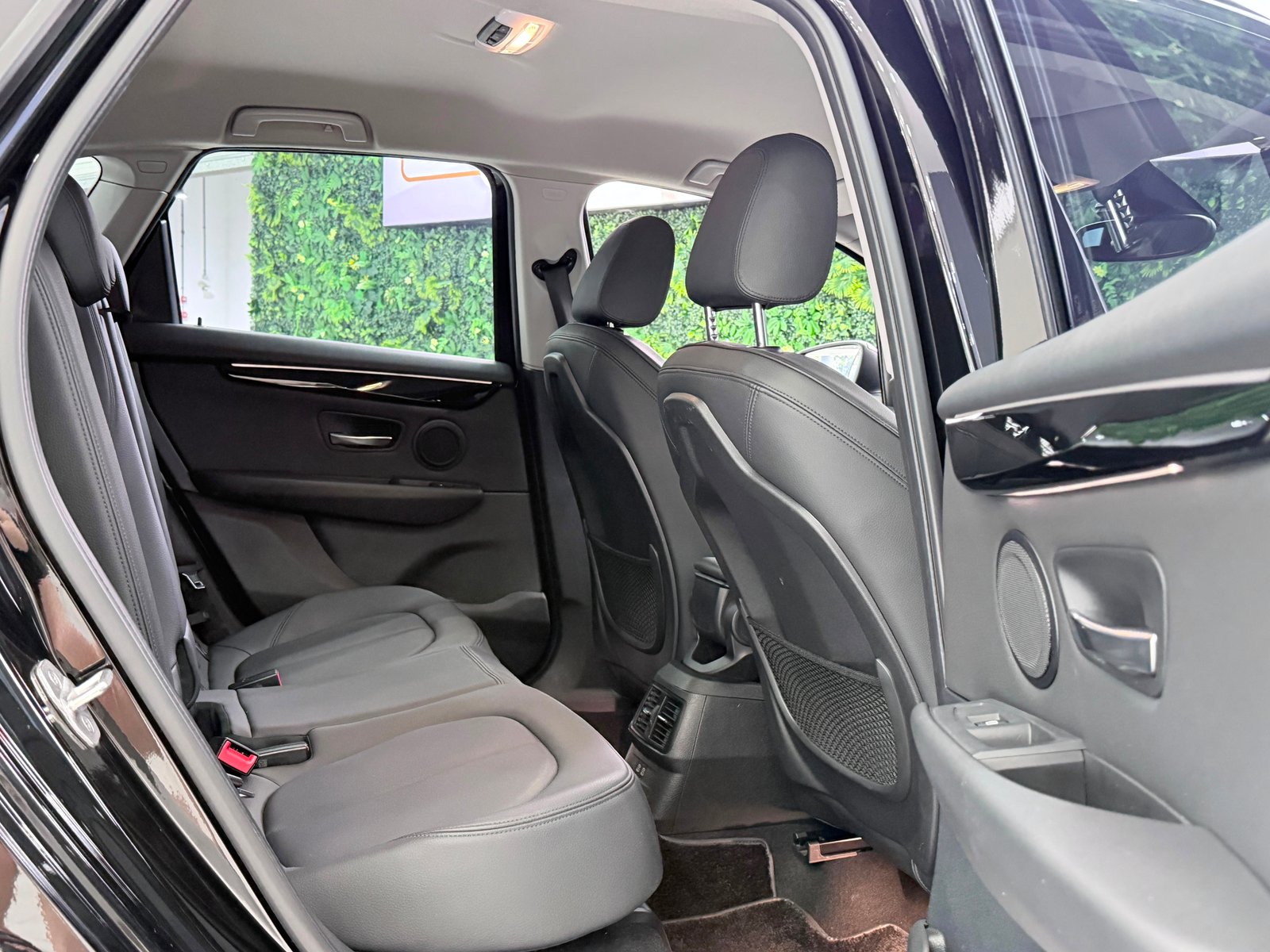 BMW 216i Active Tourer photo 6